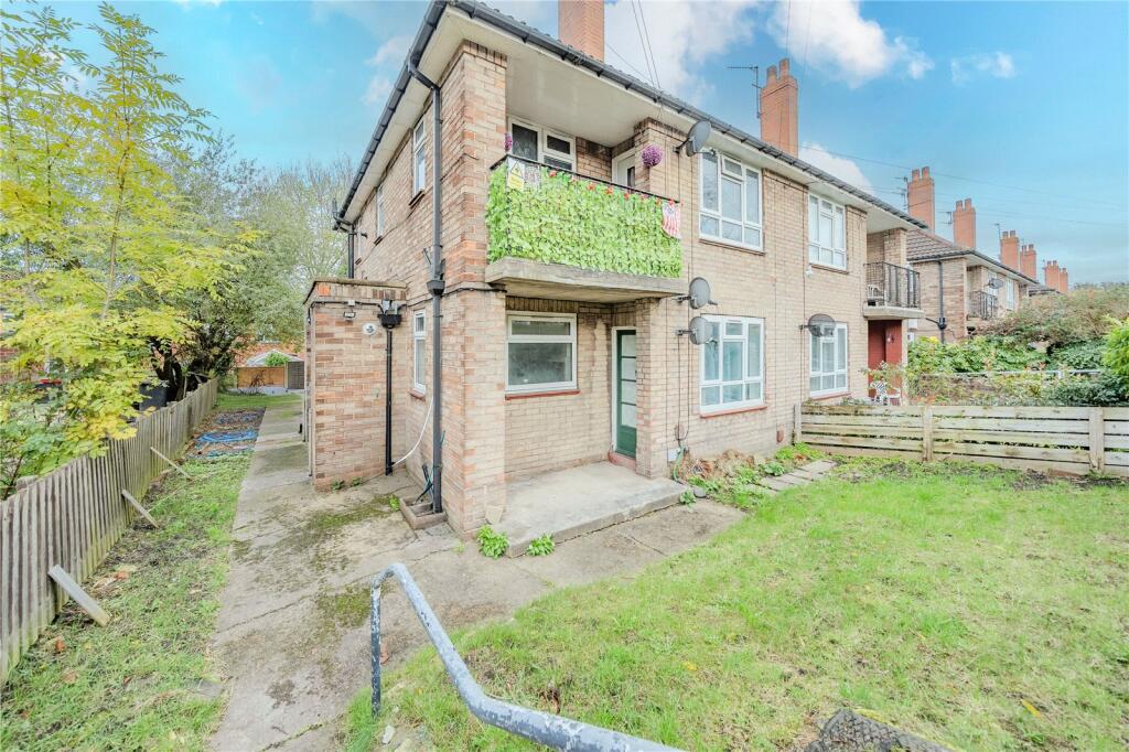 Main image of property: Stonebridge Grove, Leeds