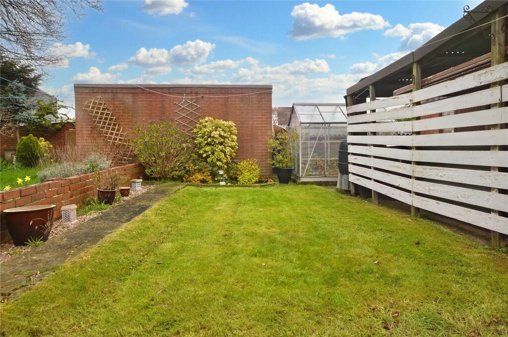 2 bedroom bungalow for sale in Oulton Lane, Woodlesford, Leeds, LS26