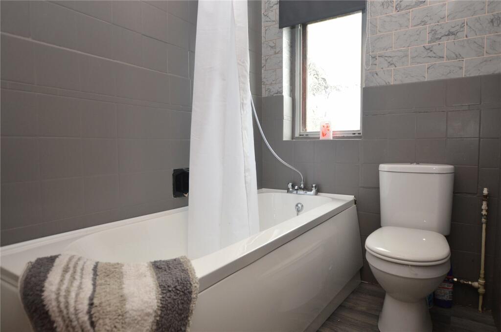 2 bedroom bungalow for sale in Oulton Lane, Woodlesford, Leeds, LS26