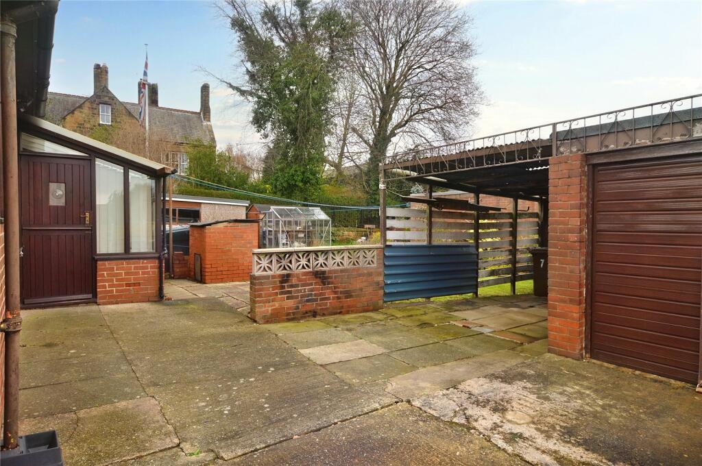 2 bedroom bungalow for sale in Oulton Lane, Woodlesford, Leeds, LS26