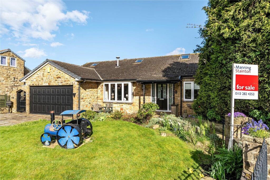5 bedroom bungalow for sale in Church Farm Close, Lofthouse, Wakefield