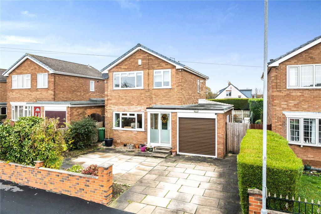 3 bedroom detached house for sale in Church Avenue, Swillington, Leeds