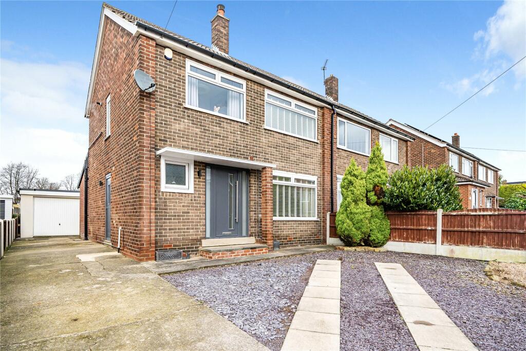 3 bedroom semidetached house for sale in New Windsor Drive, Rothwell