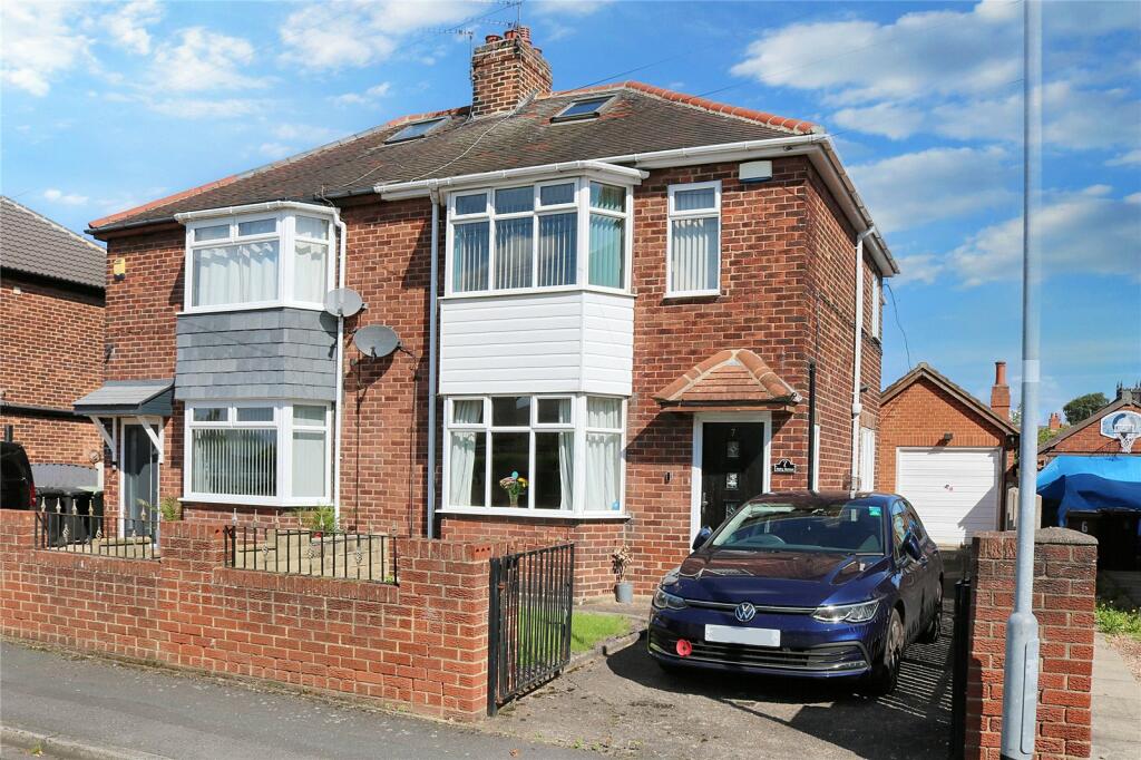3 bedroom semidetached house for sale in Astley Avenue, Swillington