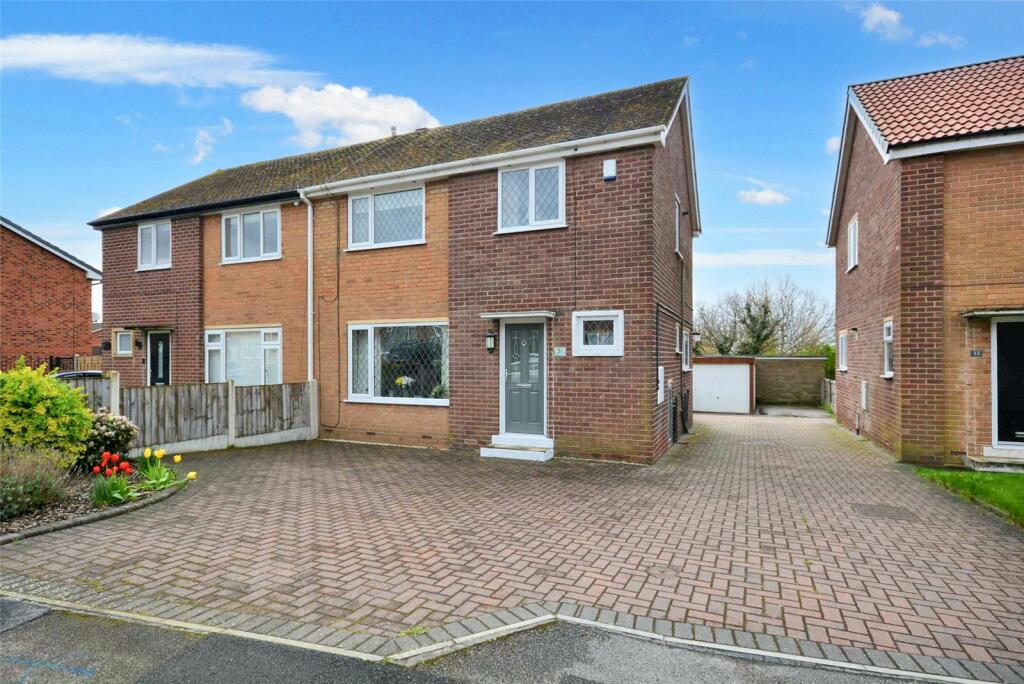 3 bedroom semidetached house for sale in Langdale Road, Woodlesford