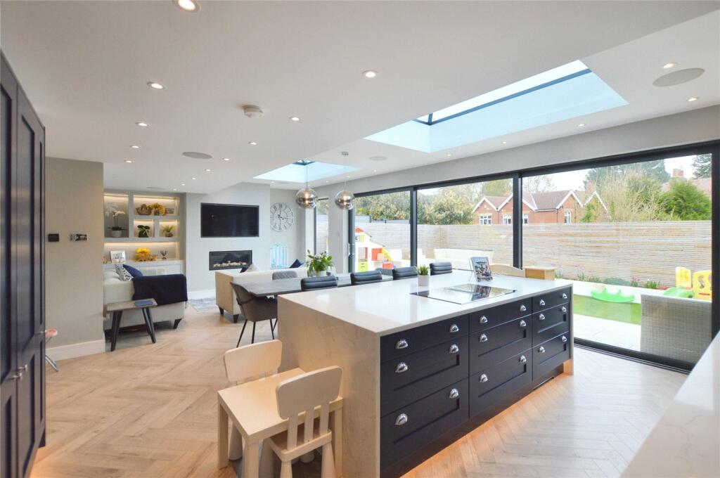 4 bedroom detached house for sale in Springhead Road, Rothwell, Leeds, West Yorkshire, LS26