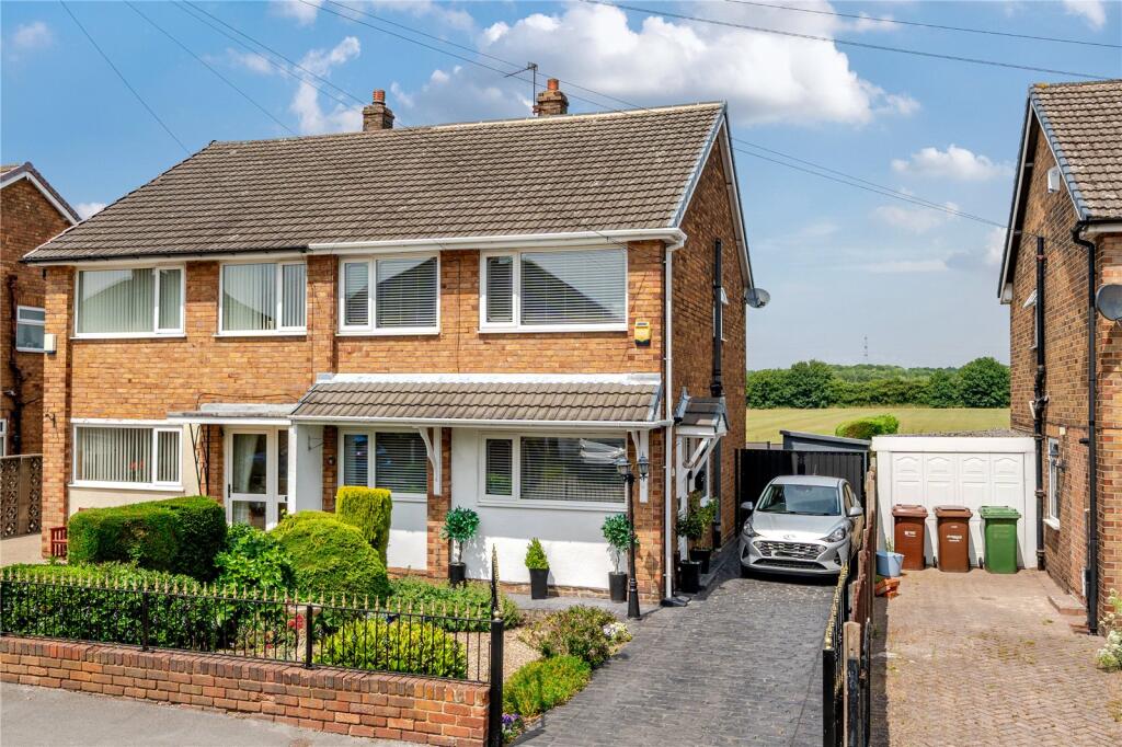 Main image of property: Denholme Meadow, South Elmsall, Pontefract