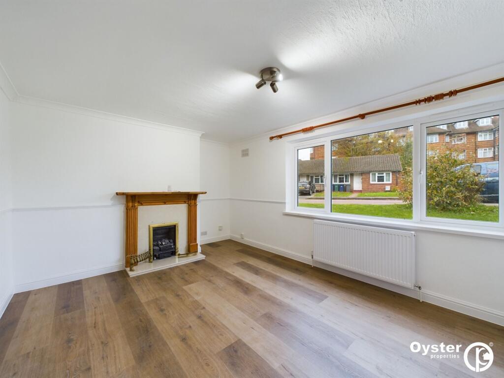 Main image of property: East Crescent, London, N11