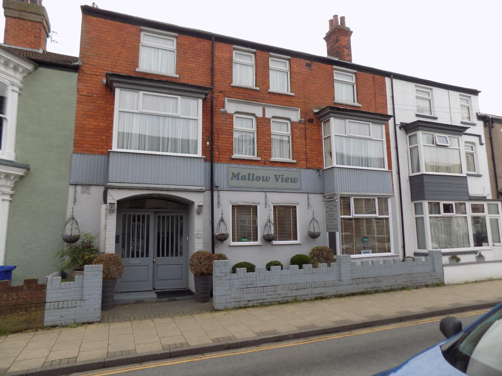 Main image of property: Mallow View Guest House, 9/11 Albert Road, Cleethorpes