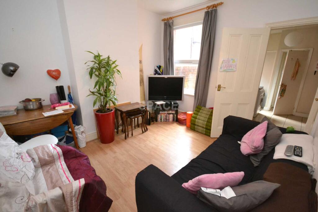 Main image of property: Grange Avenue, Reading, Berkshire, RG6 1DL