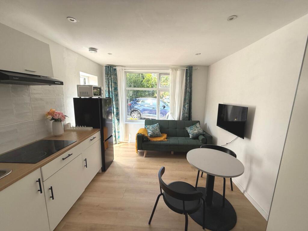 Main image of property: Studio Flat, Stanhope Road, Reading
