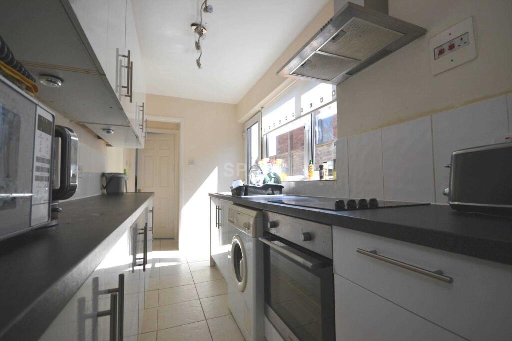 Main image of property: Blenheim Gardens, Reading, Berkshire, RG1 5QJ