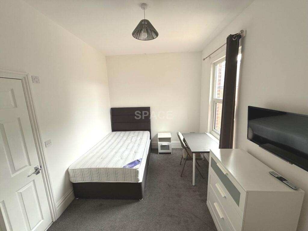 Main image of property: Wokingham Road, Reading, Berkshire, RG6 1JL- Room 4