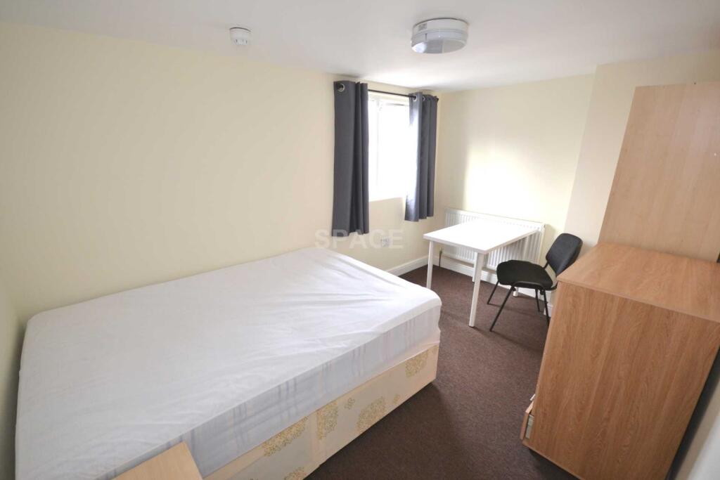 Main image of property: London Road, Reading, Berkshire, RG1 3PB