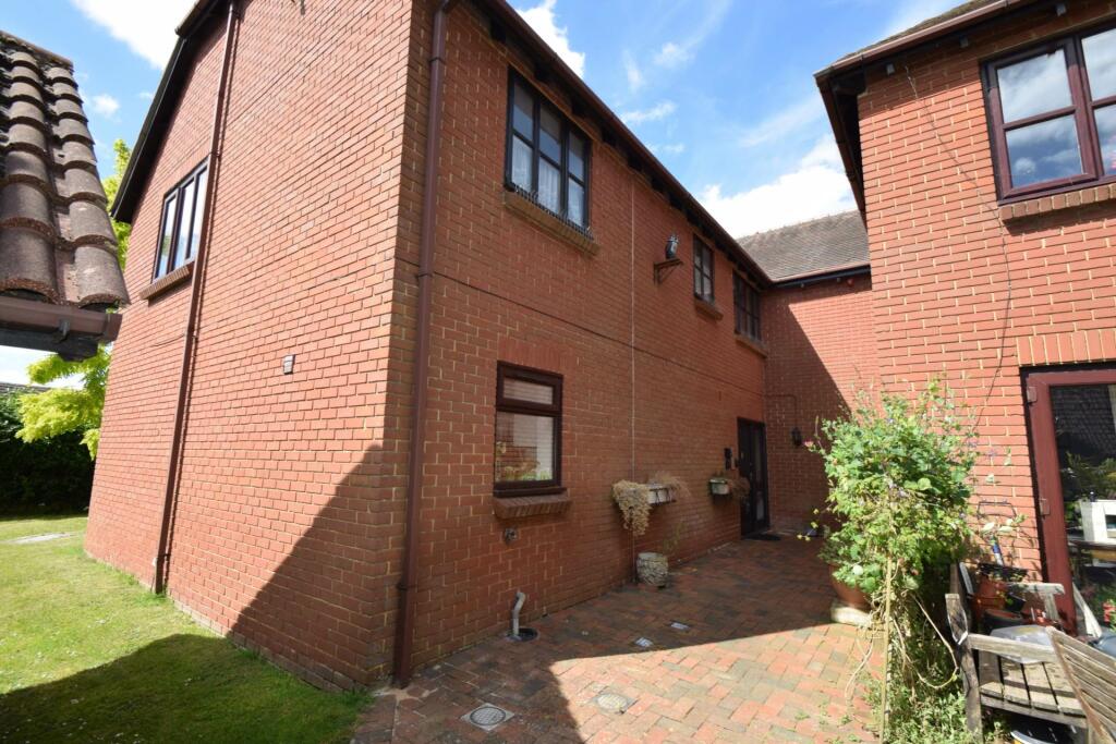 2 bedroom retirement property for sale in Orchard Walk, Watlington, OX49