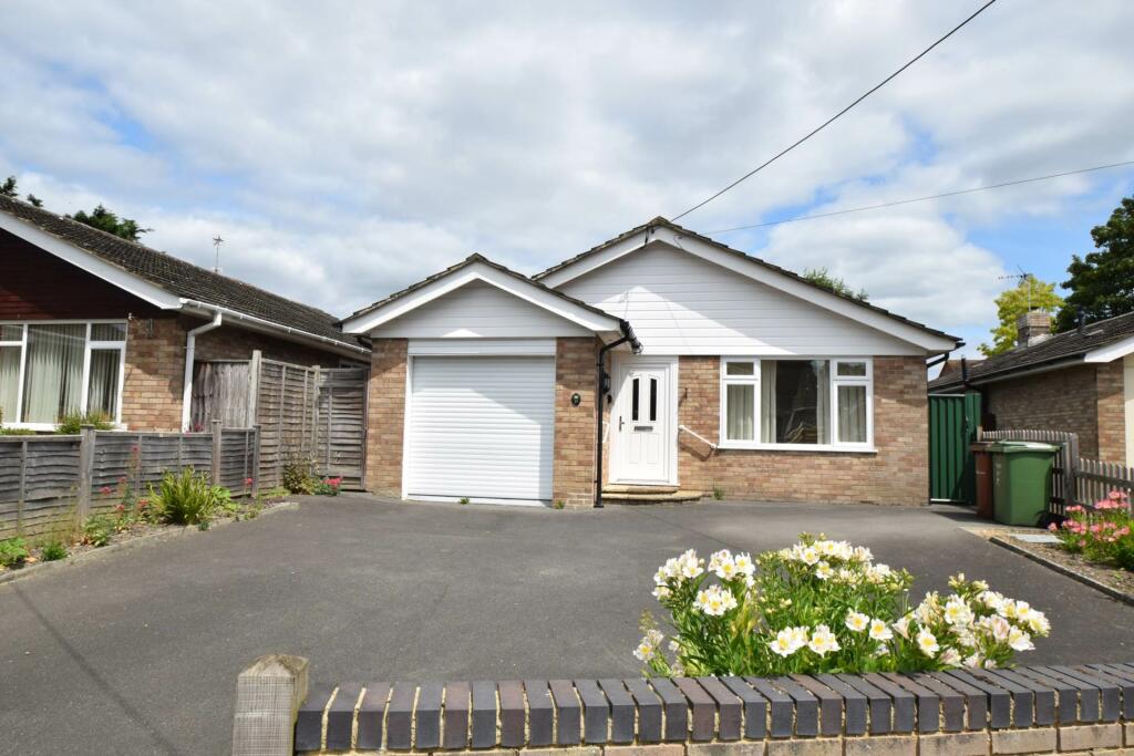 2 bedroom bungalow for sale in Church Lane, Chalgrove, OX44