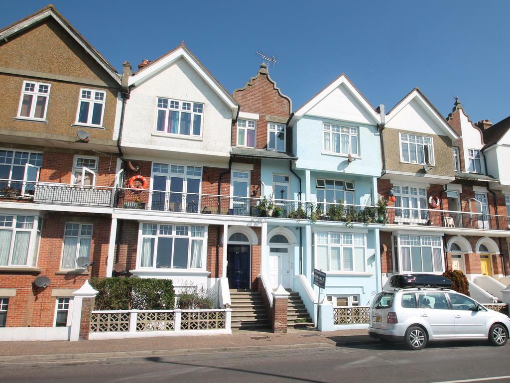 1 bedroom flat for sale in South Terrace, Littlehampton, West Sussex, BN17