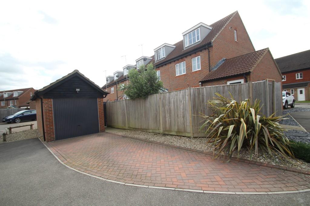 3 bedroom town house for sale in Watersmead Drive, Littlehampton, BN17