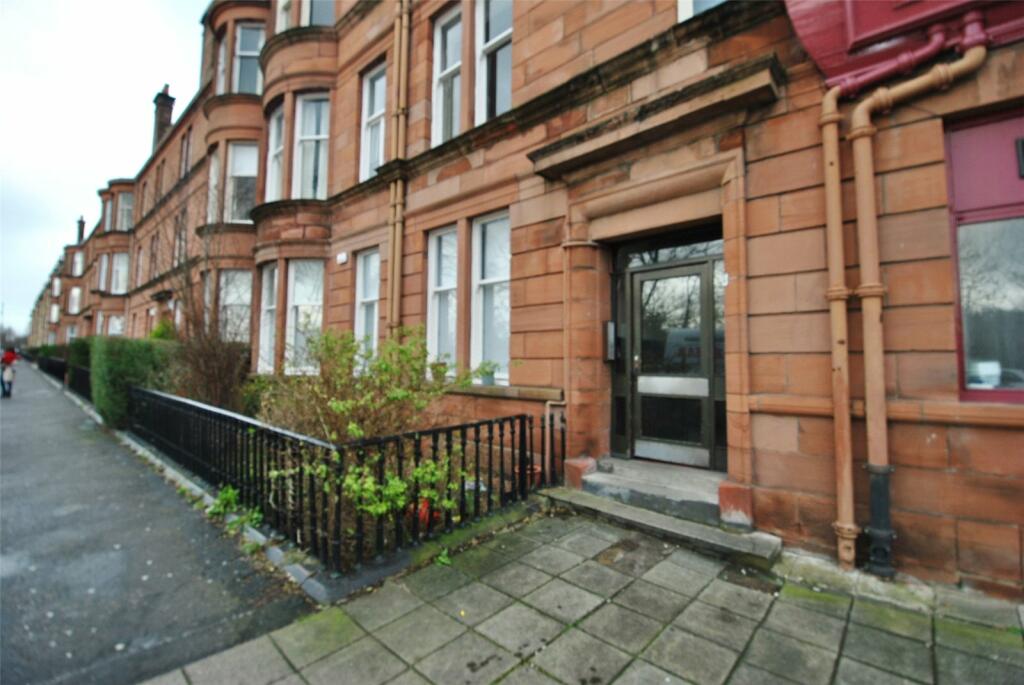 2 bedroom flat for rent in Terregles Avenue, Pollokshields, Glasgow, G41