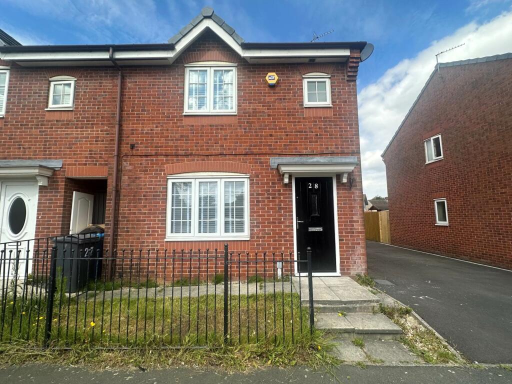 3 bedroom town house for sale in Wood Close, Westvale, L32