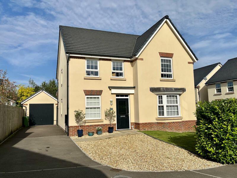 4 bedroom detached house for sale in Clos Telyn, Penperlleni
