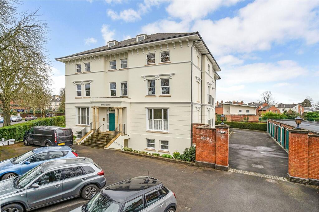 2 bedroom apartment for sale in Pittville Circus Road, Cheltenham, Gloucestershire, GL52