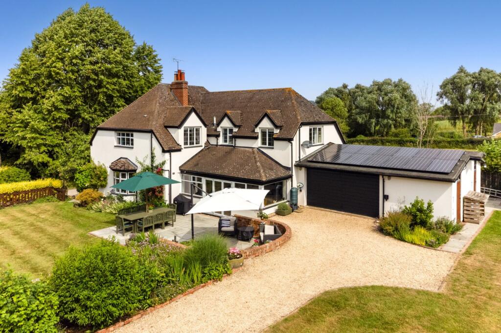 Main image of property: Broadway Road, Winchcombe, Cheltenham, Gloucestershire, GL54
