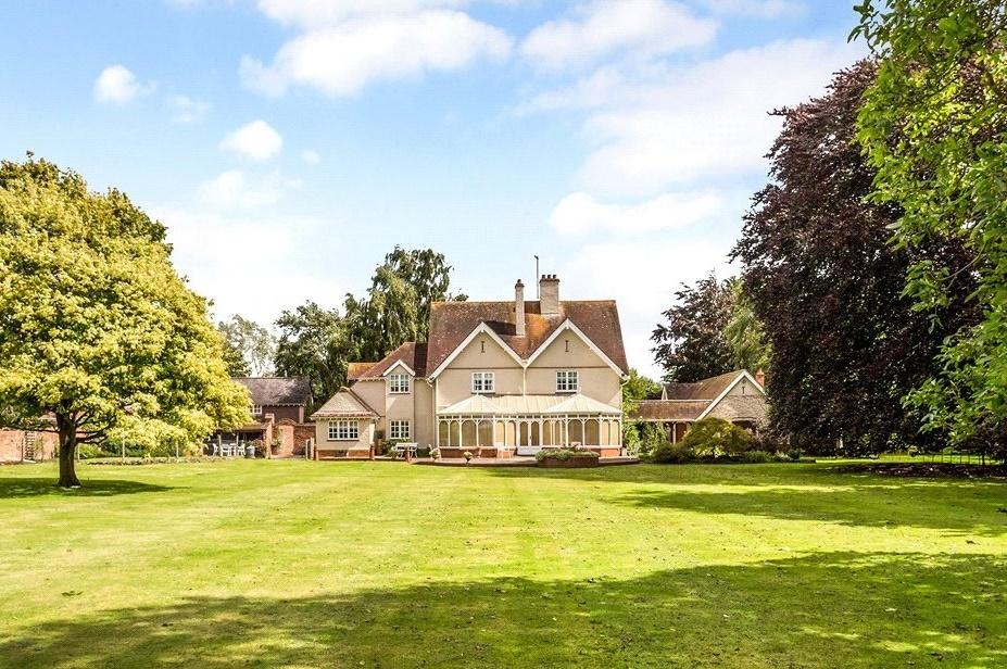 5 bedroom detached house for sale in Birlingham, Pershore