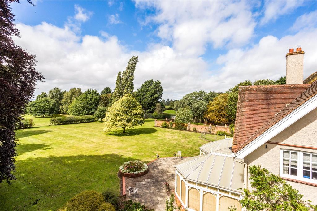 5 bedroom detached house for sale in Birlingham, Pershore