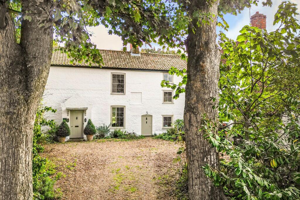 6 bedroom detached house for sale in Hockwold cum Wilton, IP26