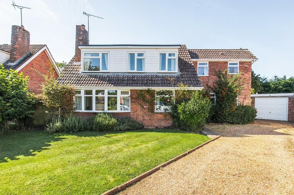 5 bedroom detached house for sale in South Wootton, PE30