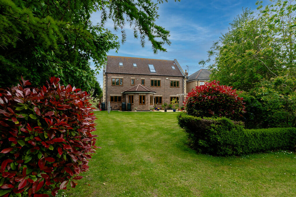 6 bedroom detached house for sale in Lutton, PE12