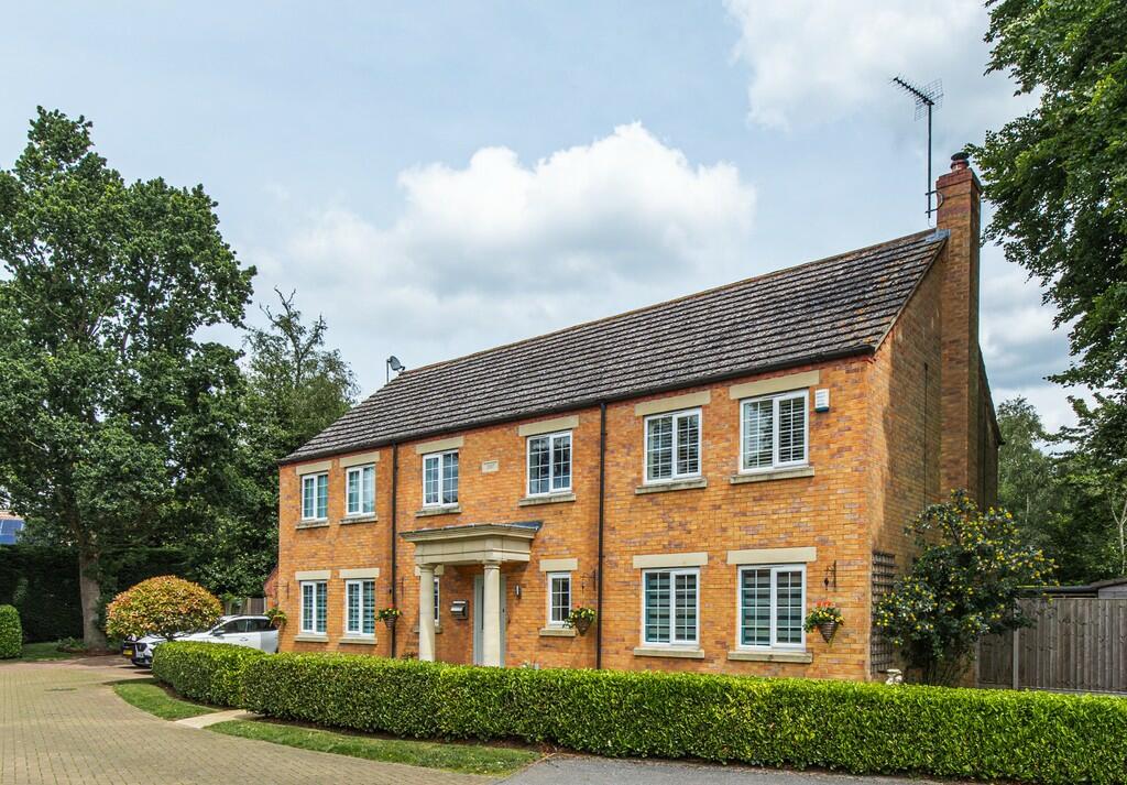 5 bedroom detached house for sale in South Wootton, PE30
