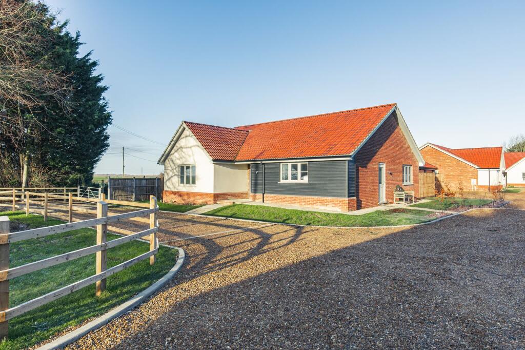 Main image of property: Detached Bungalow with Garage, Littleport