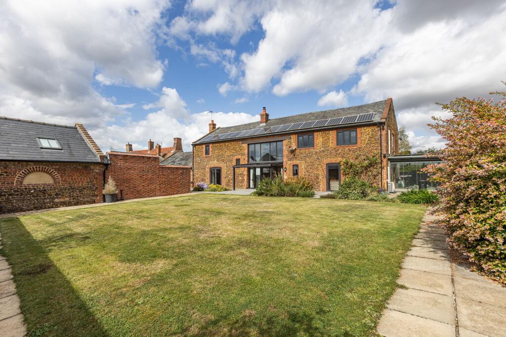 Main image of property: Chain Free Barn Conversion with Annexe in Hillington