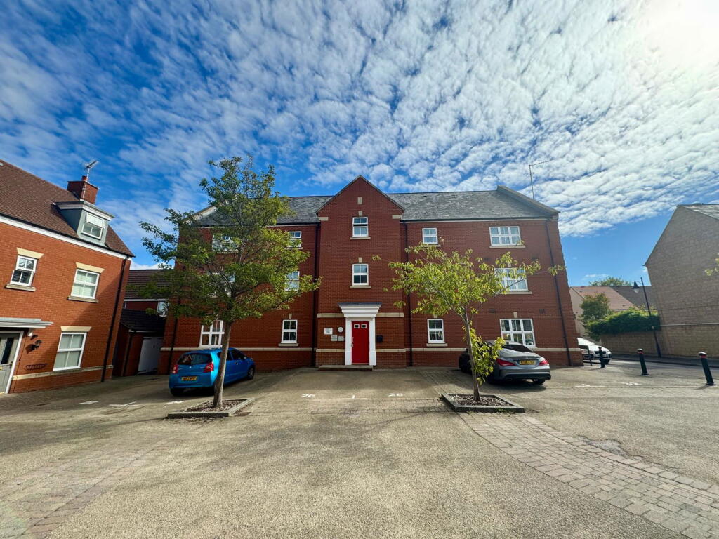 Main image of property: Phoenix Gardens, Oakhurst, Swindon, Wiltshire, SN25 2LQ