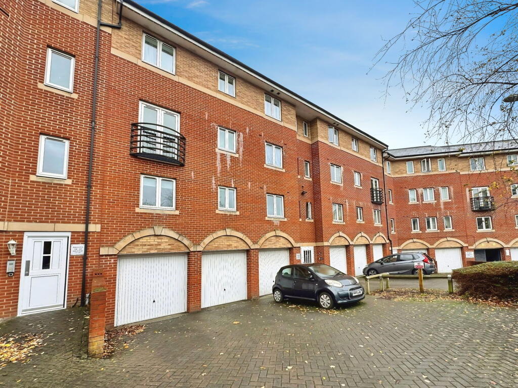 Main image of property: Saltash Road, Swindon, SN2 2EE