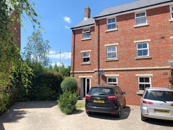 Main image of property: Queen Elizabeth Drive, Swindon, SN25 1AY