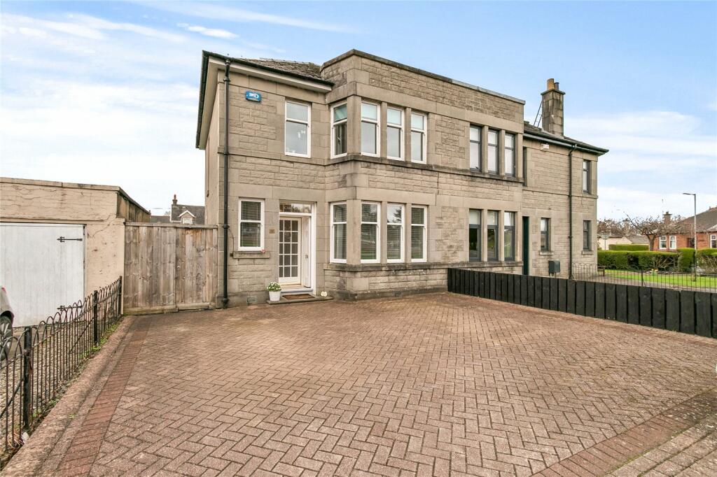 3 bedroom end of terrace house for sale in Dumbuck Road, Dumbarton, G82