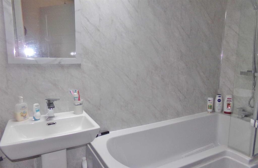 3 bedroom flat for sale in Whitehaven Road, Cleator Moor, CA25