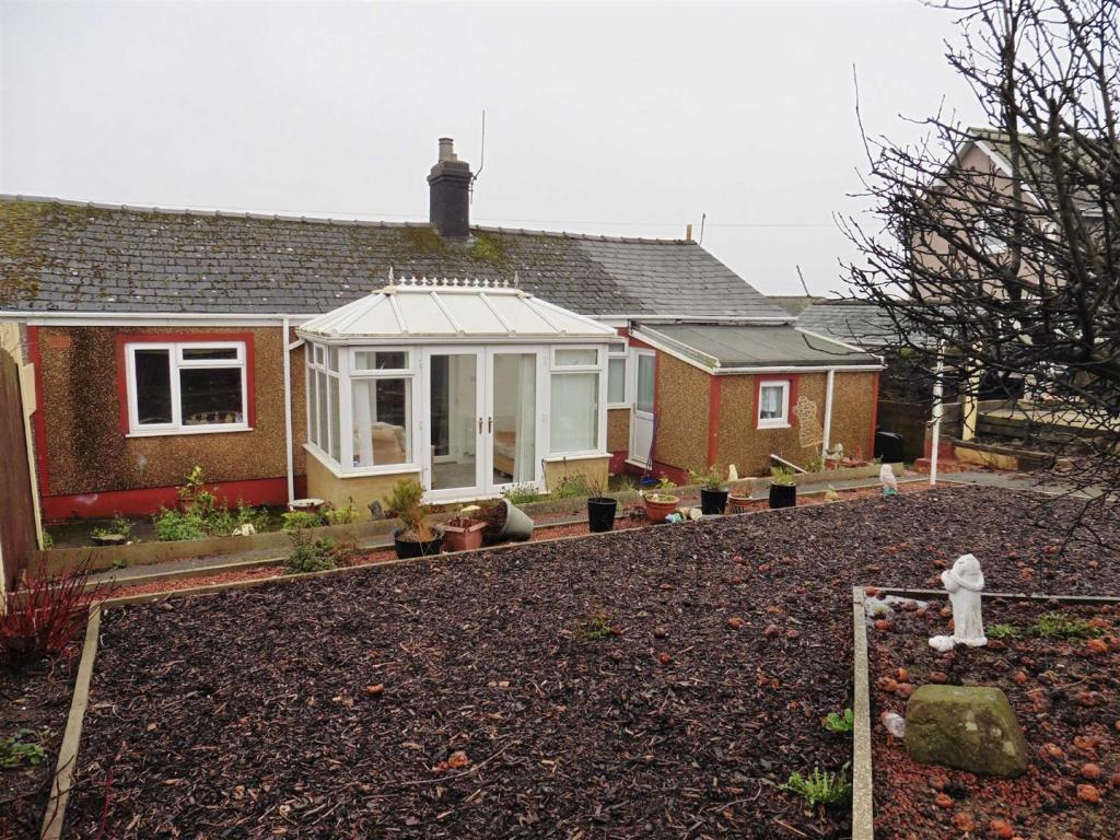 3 bedroom semidetached bungalow for sale in Hill Top Road, Kells