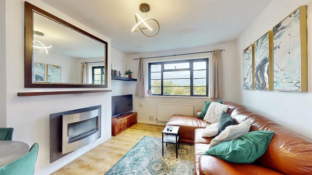 2 bedroom apartment for sale in Amhurst Gardens, Isleworth, TW7