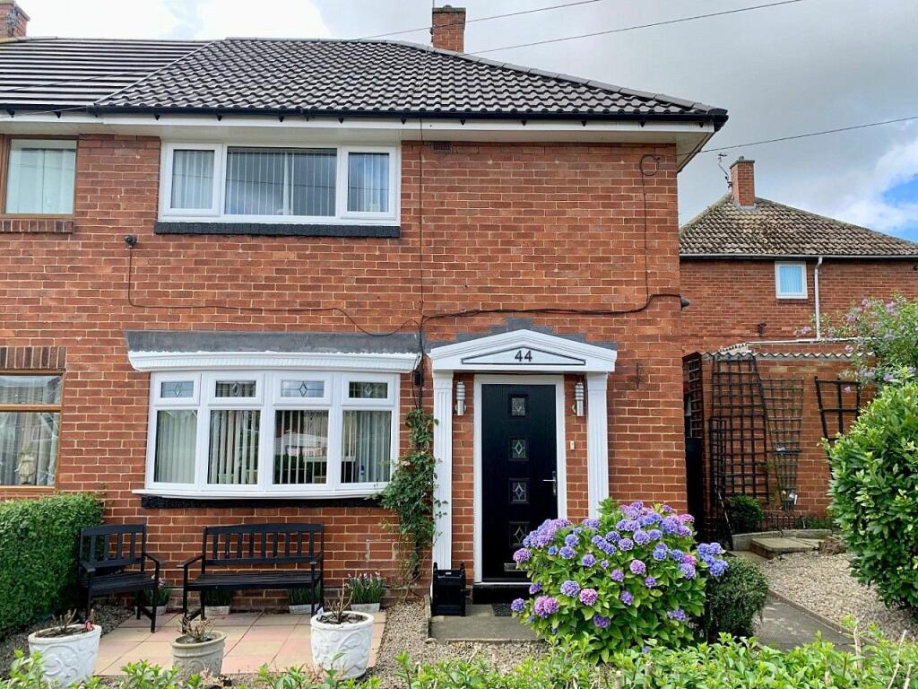 2 bedroom semidetached house for sale in Woodhouse Lane,