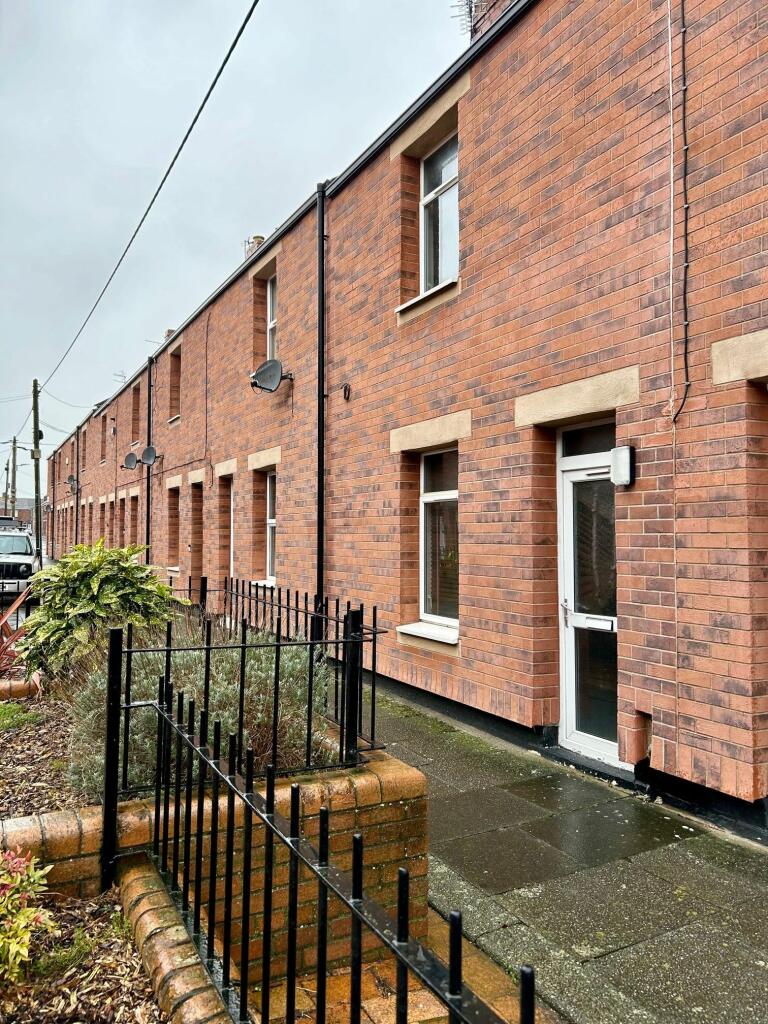 2 bedroom terraced house for sale in Davy Street, Ferryhill, DL17