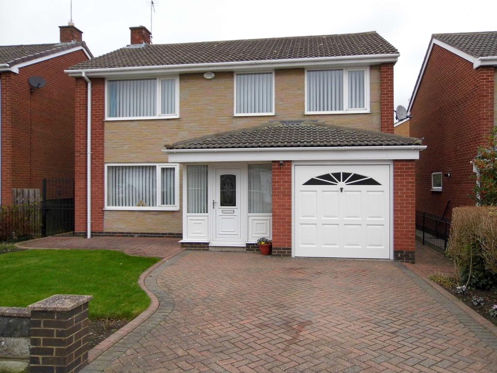 4 bedroom detached house for sale in Northumberland Avenue,