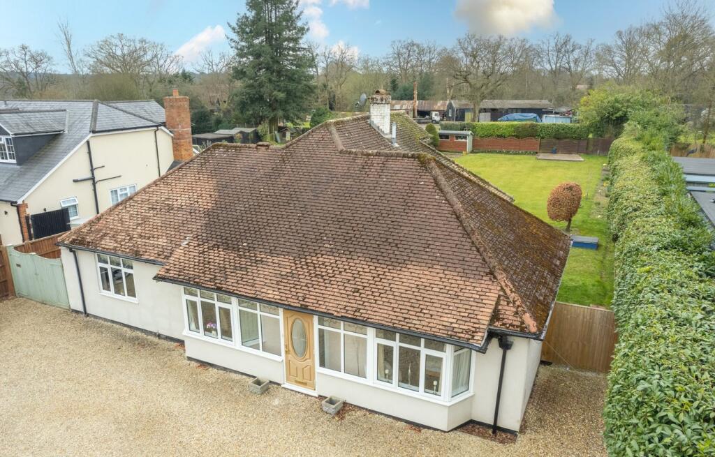 Main image of property: Reading Road, Finchampstead, Wokingham, RG40