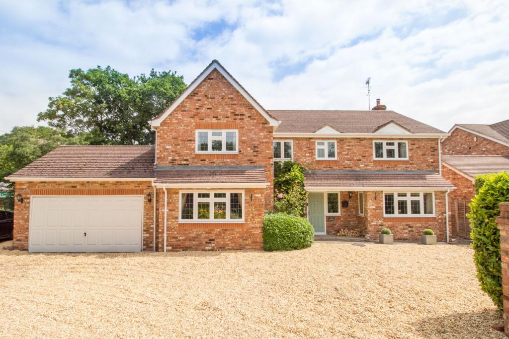 5 bedroom detached house for sale in Reading Road