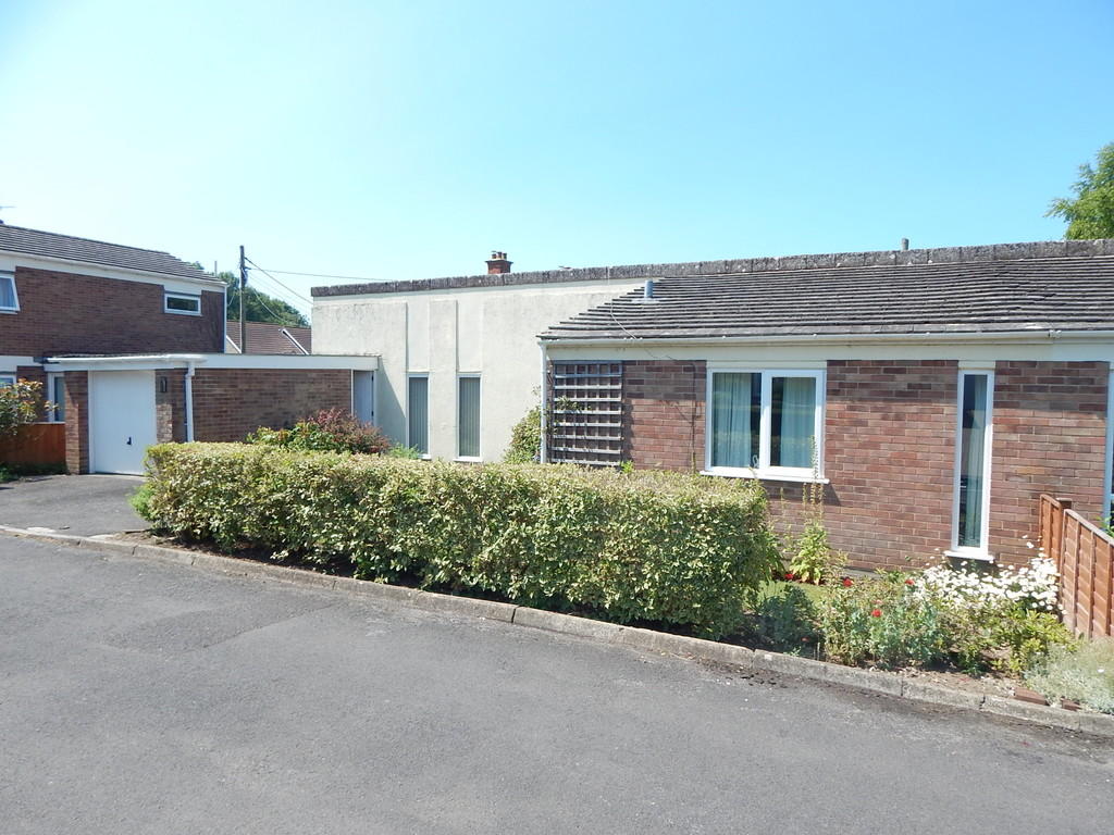 2 bedroom detached bungalow for sale in Torbay Close, Castle Cary, BA7