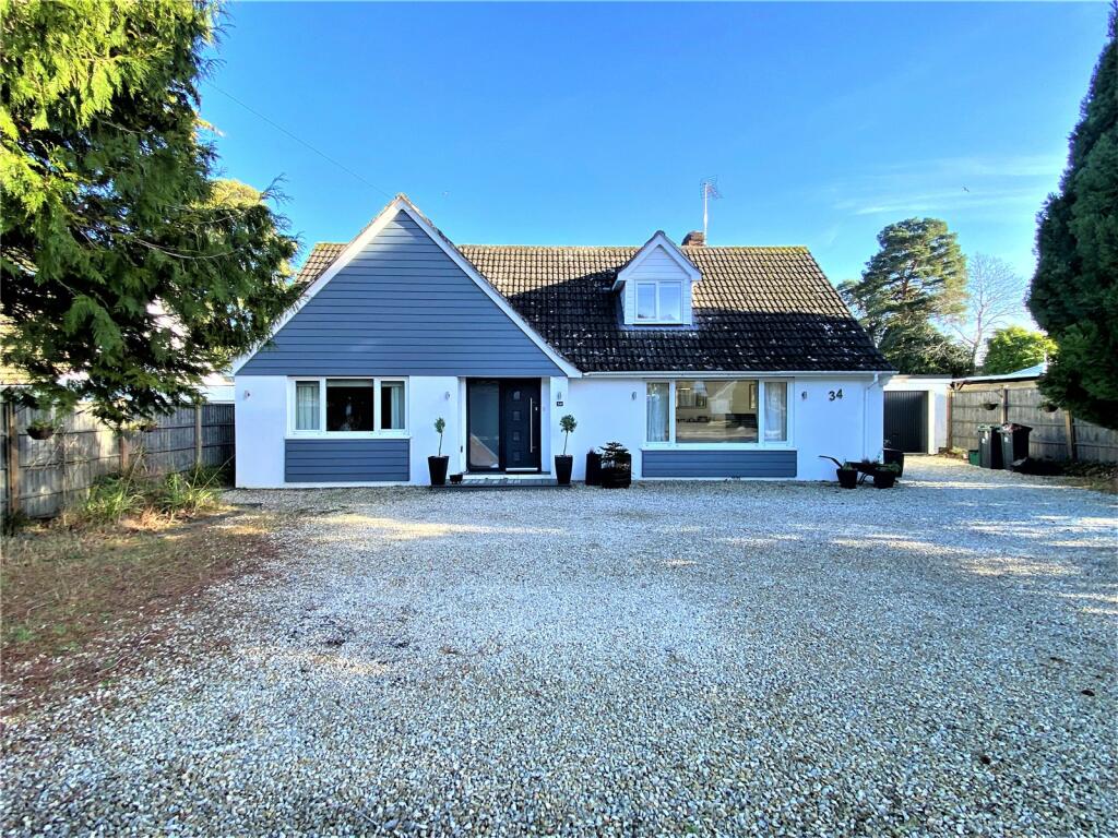 5 bedroom detached house for sale in The Glade, Ashley Heath, Ringwood