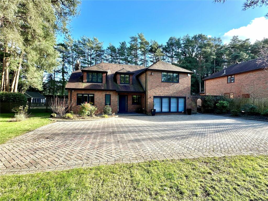 5 bedroom detached house for sale in Ashley Drive North, Ashley Heath